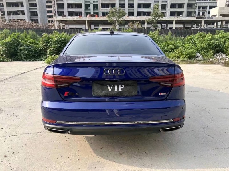 济宁19年奥迪A4L9