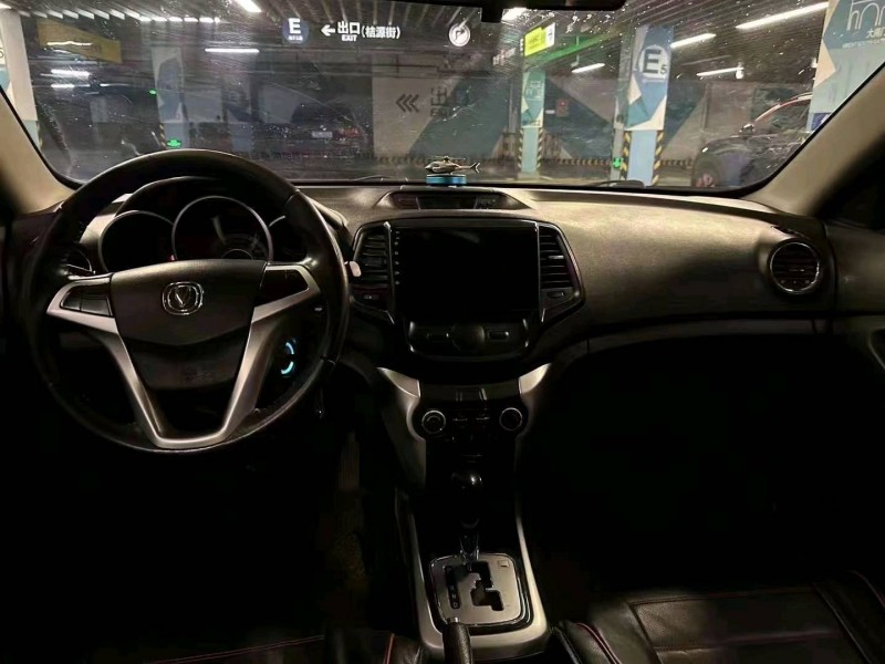 嘉兴14年长安汽车逸动4