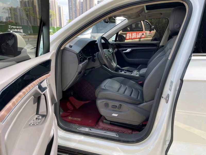 佛山19年大众途锐6