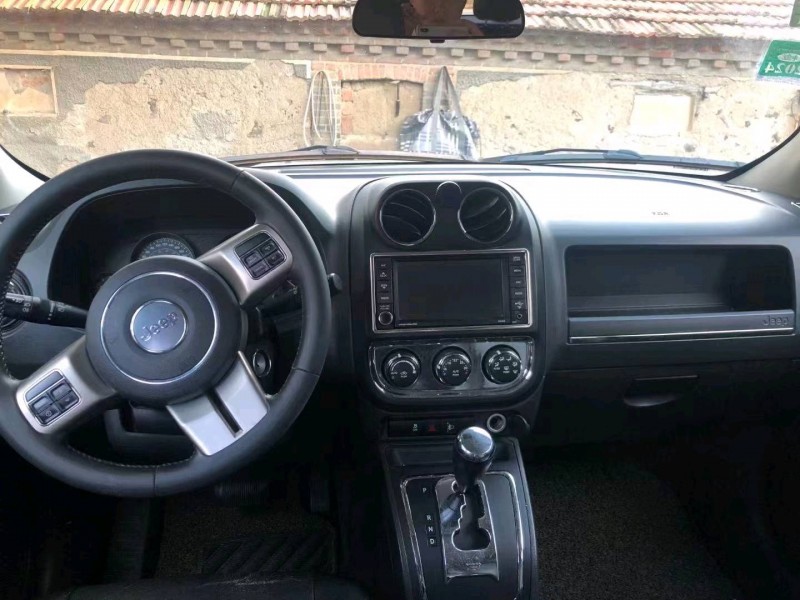 枣庄14年Jeep自由客7