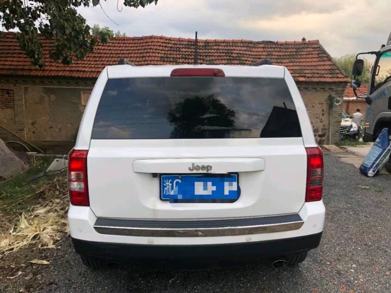 枣庄14年Jeep自由客8