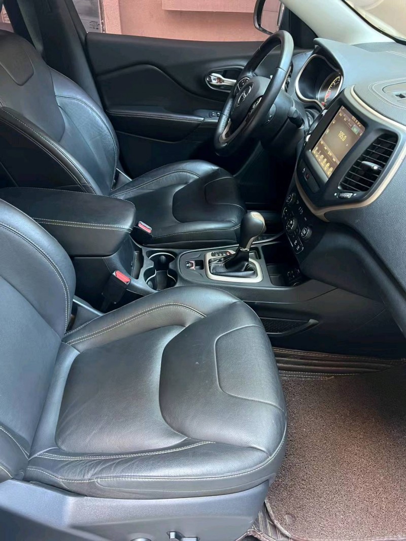 廊坊19年Jeep自由光4