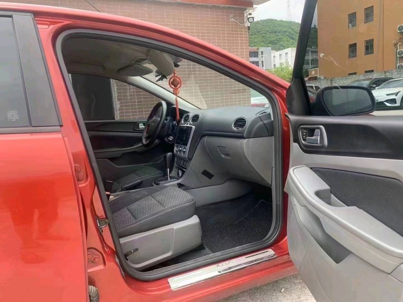 珠海15年福特福克斯5