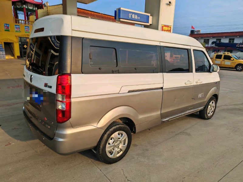 保定20年华晨海狮8