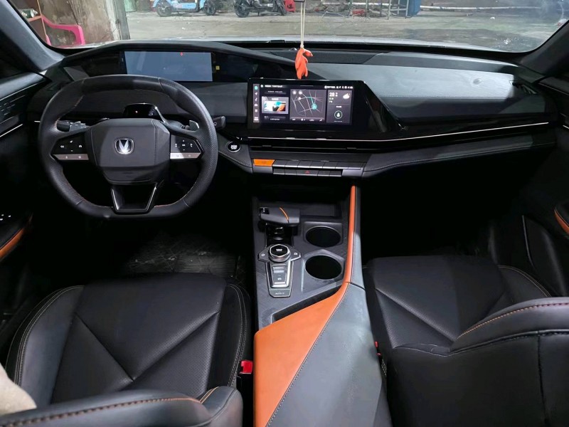 深圳22年长安汽车UNI-V5