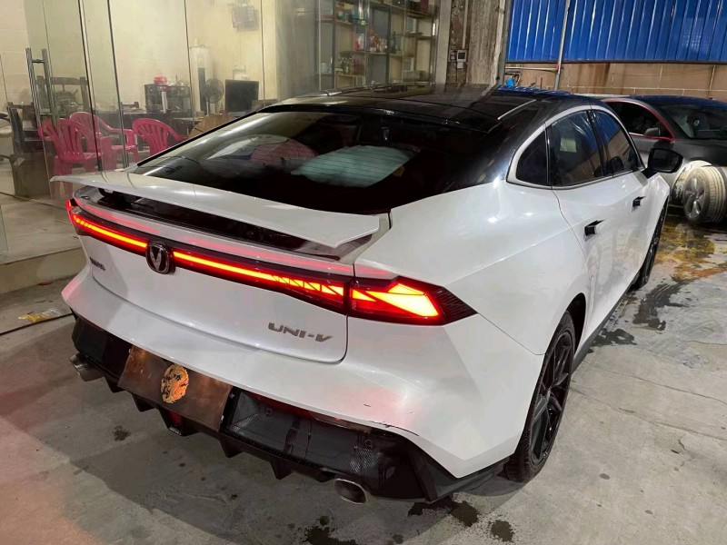 深圳22年长安汽车UNI-V8