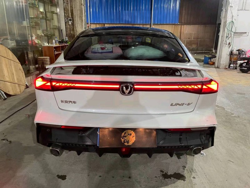 深圳22年长安汽车UNI-V9