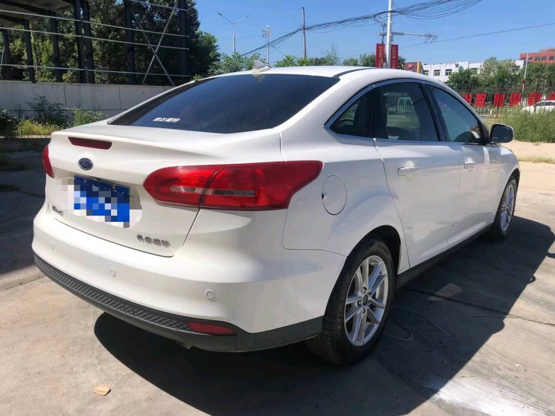 保定17年福特福克斯8