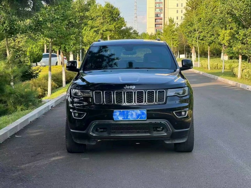 枣庄17年Jeep大切诺基1