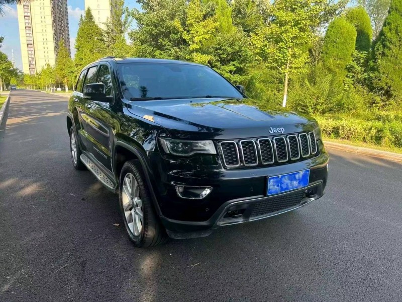 枣庄17年Jeep大切诺基3