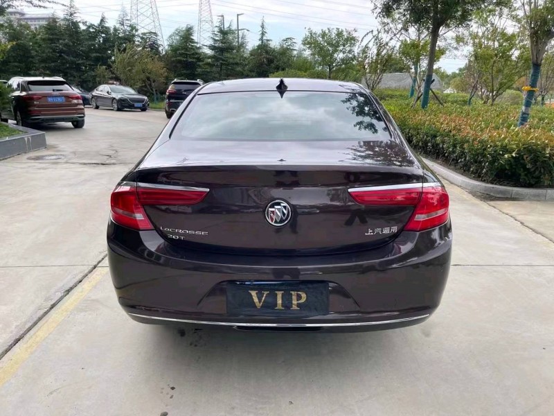 枣庄17年别克君越2