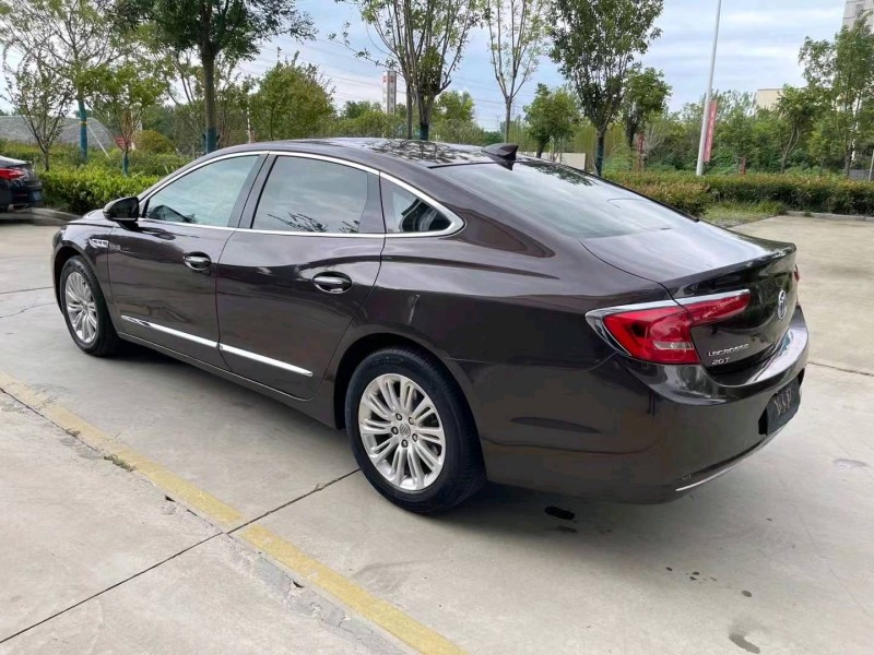 枣庄17年别克君越8