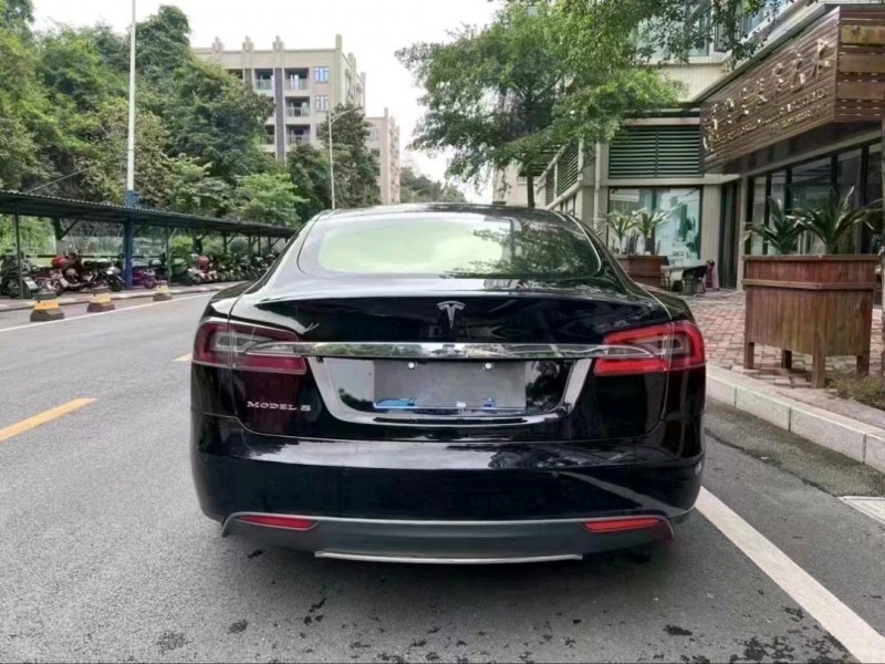 中山15年特斯拉MODEL S4
