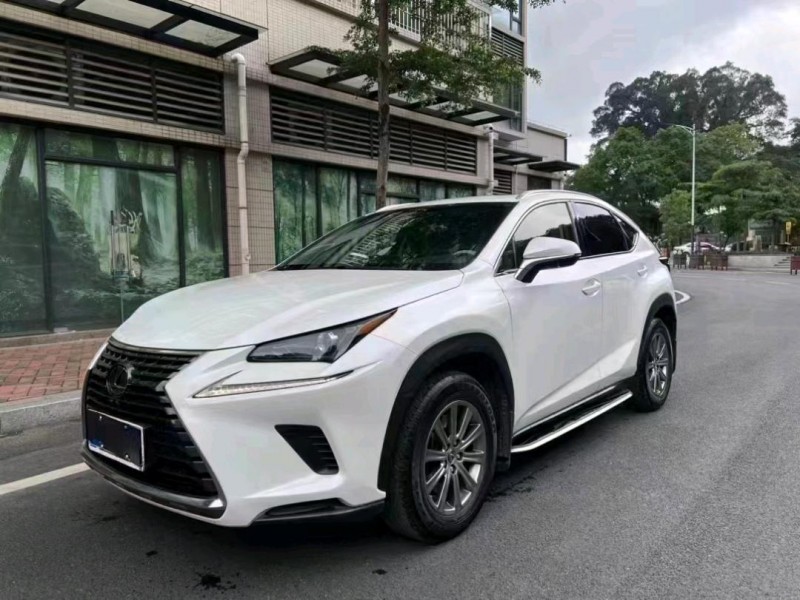 中山18年雷克萨斯NX2