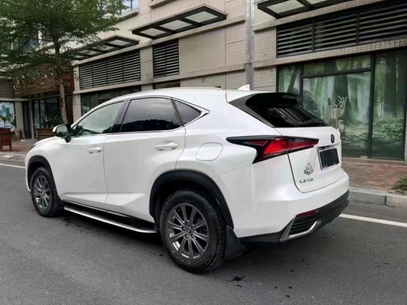 中山18年雷克萨斯NX6