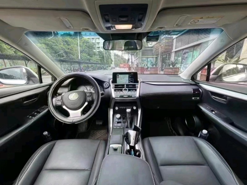 中山18年雷克萨斯NX9