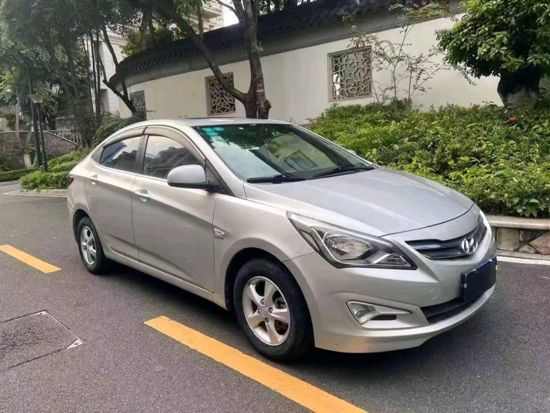 珠海16年现代瑞纳4
