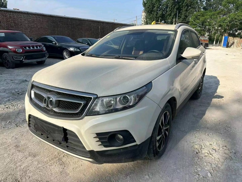 济宁17年北汽绅宝X553