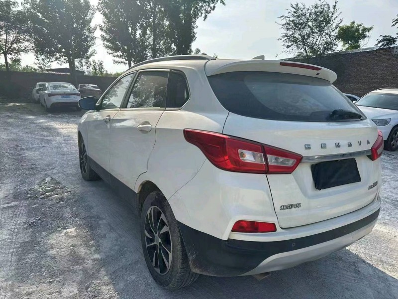 济宁17年北汽绅宝X557