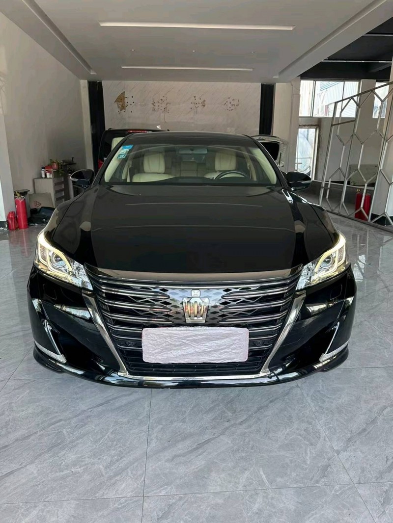 临沂18年丰田皇冠1