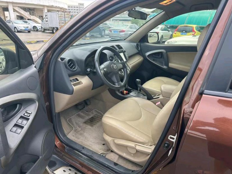 东莞12年丰田RAV46