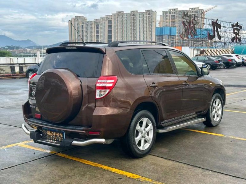 东莞12年丰田RAV47