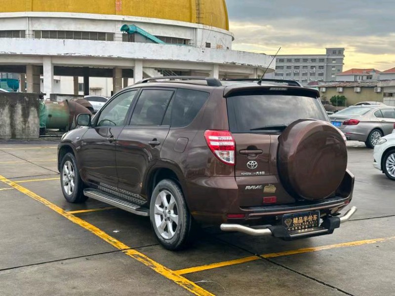 东莞12年丰田RAV48