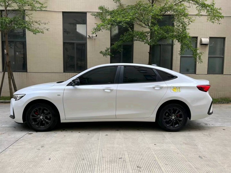 佛山22年别克威朗4