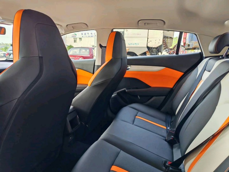 保定23年东风奕炫6