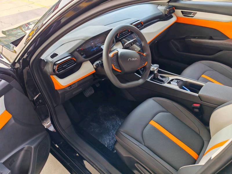 保定23年东风奕炫8