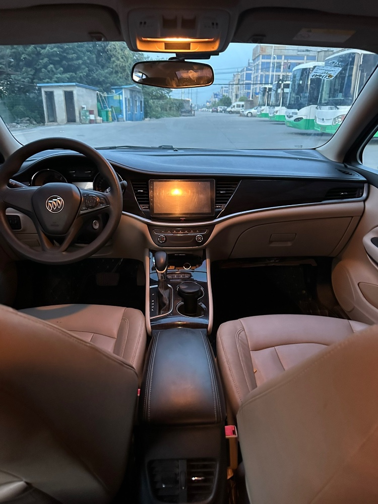 武汉18年别克威朗9