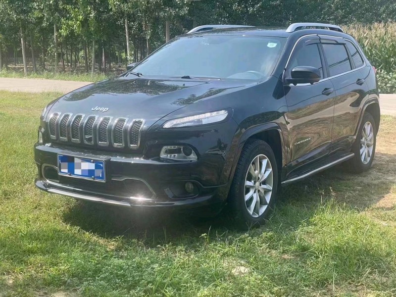 枣庄17年Jeep自由光6