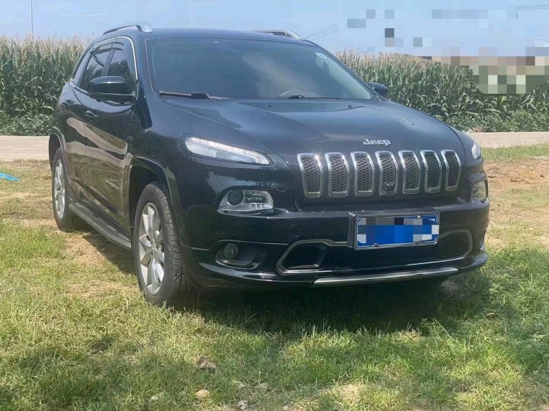 枣庄17年Jeep自由光9