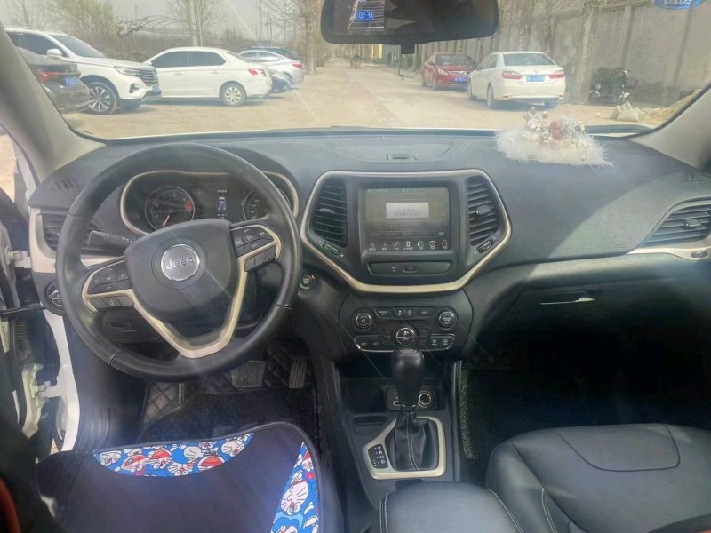 保定18年Jeep自由光7