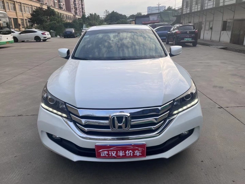 武汉16年本田雅阁1