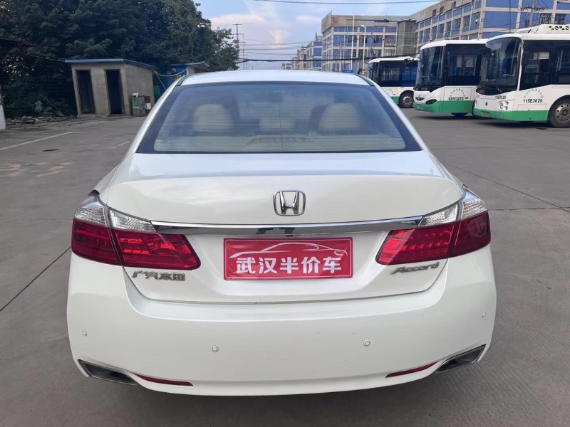 武汉16年本田雅阁7
