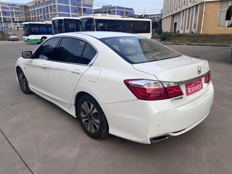 武汉16年本田雅阁8