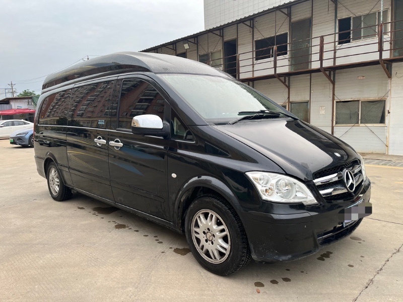 武汉17年奔驰威霆5