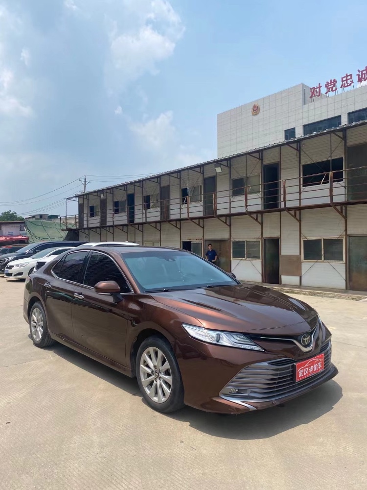 武汉18年丰田凯美瑞3