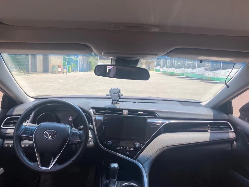 武汉18年丰田凯美瑞5