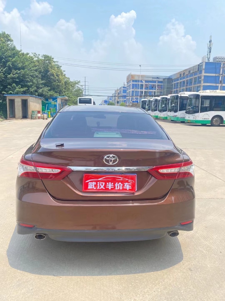 武汉18年丰田凯美瑞8