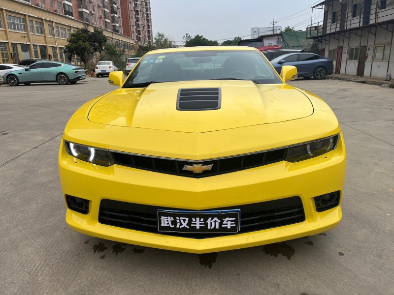 武汉16年雪佛兰科迈罗1