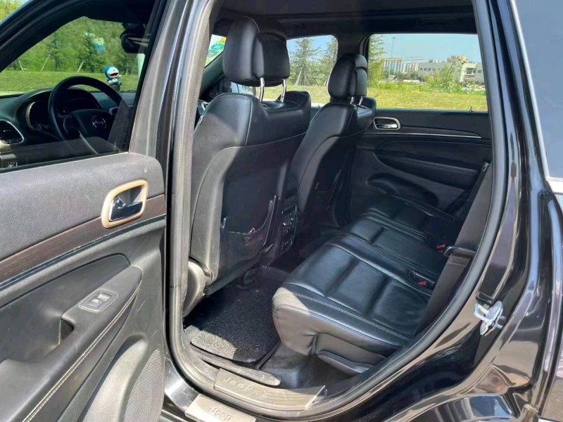 青岛14年Jeep大切诺基5