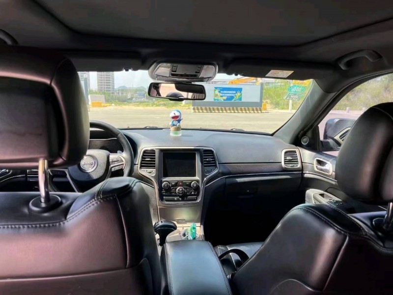 青岛14年Jeep大切诺基6