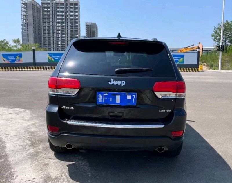 青岛14年Jeep大切诺基7