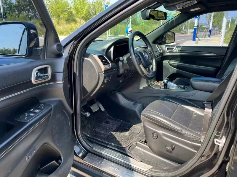 青岛14年Jeep大切诺基8