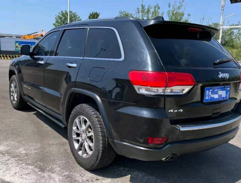 青岛14年Jeep大切诺基9