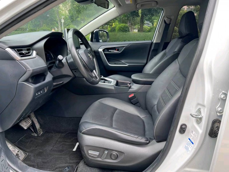 珠海21年丰田RAV4荣放3