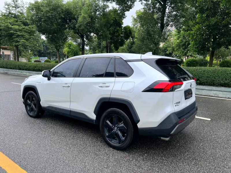 珠海21年丰田RAV4荣放7