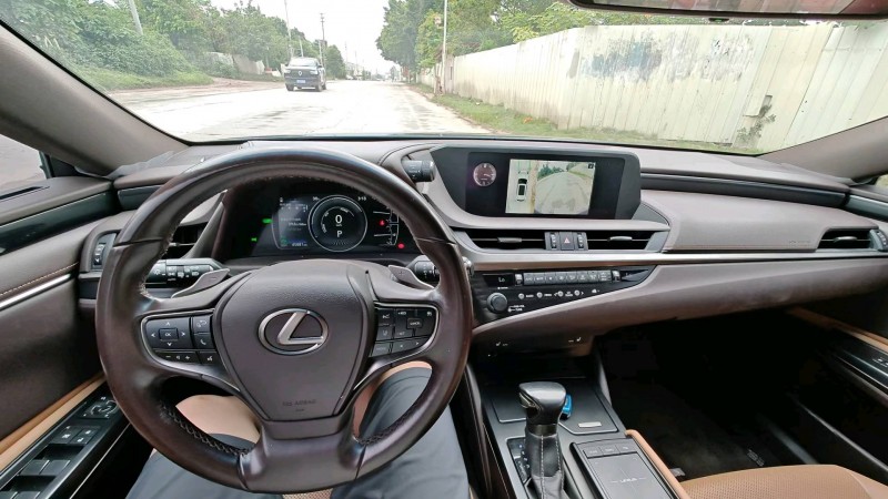 佛山19年雷克萨斯ES7